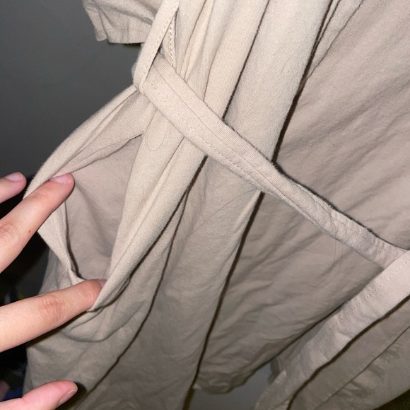 tan robe! - Picture 3 of 4